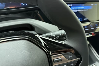 Peugeot 308 1.2 Hybrid 145 e-DCS6 Allure AGR l Stoelverwarming l 360 Camera l PDC l Wireless Apple Carplay & Android Auto l Navigatie l Draadloze Telefoonlader l Lichtmetalen Velgen l LED l Adaptive Cruise Control / 24