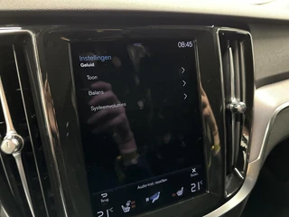 Volvo V60 2.0 B3 Momentum Advantage TREKHAAK CARPLAY NAVI ADAPTIEF CRUISE CAMERA. / 44
