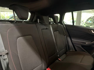 Ford Focus Wagon 1.0 EcoBoost Hybrid ST Line Style/ NL auto/ Achteruitrijcamera/ Sensoren / 36