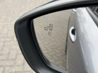 Peugeot 2008 100pk Allure Pack (360gr Camera - Keyless Entry - Adaptieve Cruise Controle - LED - Parkeersensoren V+A - Automatische Airco - 3D Cockpit - Navigatie - 17"incl 4S) / 34