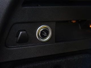 Ford Focus Wagon 1.0 Titanium Edition Xenon | Keyless | Navi | Camera | Stoel+stuurverwarming | Cruise control | PDC v+a / 21