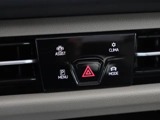 Volkswagen Multivan 1.4 eHybrid L2H1 Style 7-Persoons | Panorama dak | Stoelverwarming | Adaptive Cruise | Trekhaak | Camera | CarPlay | Climatronic | 17 Inch | 21.560 Km !! / 32