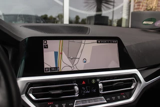 BMW 3-serie Touring 320e High Executive Sport Line | 1e eigenaar | NL auto | Driving Assistant | HiFi audio | LED | 18 inch | Stoelverwarming | DAB | Carplay | Navigatie | PDC / 26