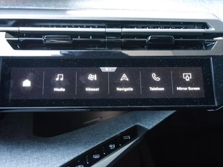 Peugeot 3008 1.6 plug-in Hybrid 195 Allure | Afneembare trekhaak | 1550KG Trekgewicht | Navigatie | Stoelverwarming | Camera achter | Full LED / 18
