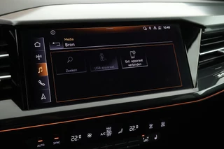 Audi Q4 Sportback e-tron 40 S edition 77 kWh SOH 93% Trekhaak Camera HUD Sonos Panoramadak Stoelverwarming Navigatie S-Line / 27