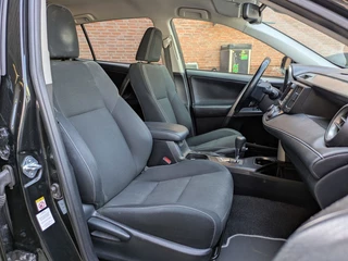 Toyota RAV4 2.5 Hybrid AWD Dynamic Camera|Elektr.Achterklep|Stoelverwarming|Trekhaak|Lane-Assist|1650KG Trekvermogen / 26