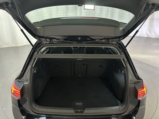 Volkswagen Golf 1.0 TSI 110pk Life Sfeerverlichting Navigatie Parkeersensoren App-Connect / 19