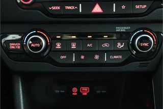 Kia Niro 1.6 GDi Hybrid DynamicLine  - Automaat - Trekhaak - Achteruitrijcamera - Navigatie - Cruise Control - Climate Control - 12 maanden bovag garantie / 30