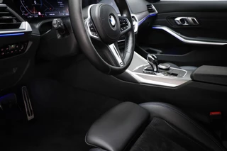 BMW 3-serie 318i M-Sport Executive Edition | AUDIO MEDIA- PACK | DRAADLOZE LADER | DAB | APPLE | CAMERA | 19" / 28