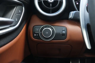 Alfa Romeo Giulia 2.0T SUPER AUT ORIG.NL/A.CarPlay/Ad.Cruise/Stuur&Stoelverw./18inch 114dkm! / 57