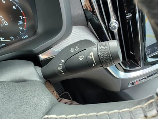 Volvo S60 2.0 T4 R-DESIGN AUTOMAAT  Lederen sportstoelen | Open dak | Harman Kardon | HUD / 30