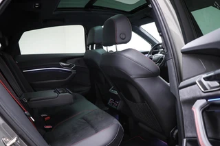 Audi Q8 Sportback e-tron 55 quattro Edition 115 kWh | PANORAMADAK | ACHTERBANKVERWARMING | AMBIENT LIGHTING | HEAD UP | B&O | TREKHAAK | 22" / 18