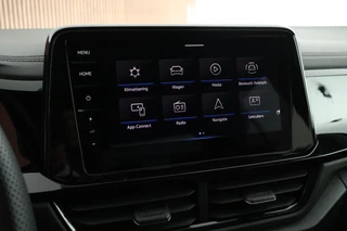 Volkswagen T-Roc 1.5 TSI 150pk DSG R-Line Business+ Black Style Trekhaak Camera Beats Stoelverwarming LED Navigatie / 22