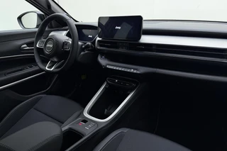 Jeep Avenger Summit 54 kWh | Navigatie | DEMO | 8 jaar speciale garantie | Electrische achterklep | Camera | Stoel- en stuurverwarming | Climate control / 17