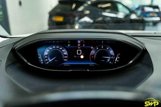 Peugeot 3008 1.2 PureTech Allure | Bi-tone | Navi | Camera | Keyless / 6
