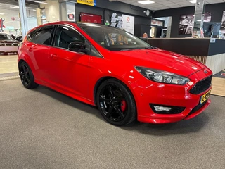 Ford Focus 1.5 Red Edition / navi / cruisecontrol / nieuwe motor / super nette staat / 5