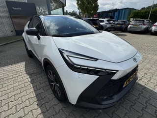 Toyota C-HR 2.0 PLUG-IN HYBRID 220 FIRST EDITION STOEL/STUURVERW BLIND-SPOT PARK-SENSOREN NAVI APPLE/ANDROID EL-ACHTERKLEP 18" LM-VELGEN / 10