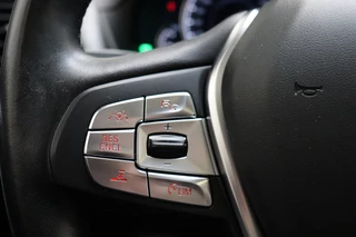 BMW X3 xDrive30i High Executive xLine Automaat  / Panoramadak / Trekhaak / Sportstoelen / Leder / 19 Inch / Driving Assistant Plus / Hifi / LED / Head-Up Display / Achteruitrijcamera / Stoelverwarming / Adaptief Onderstel / Multifunctioneel Instrumentenpaneel / 48
