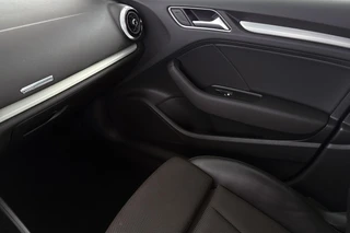 Audi A3 Sportback 30 TFSI Advance Sport S-Line Trekhaak Stoelverwarming Navi Virtual / 34