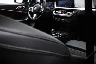 BMW 1-serie 118i Business Edition | SPORT LINE | PANORAMADAK | SPORTSTOELEN | DAB | APPLE / 13
