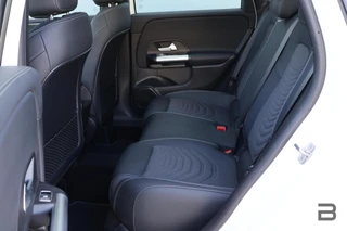 Mercedes B-klasse 200 Luxury Line / Panoramadak / Stuurwielverwarming / Stoelverwarming / 30