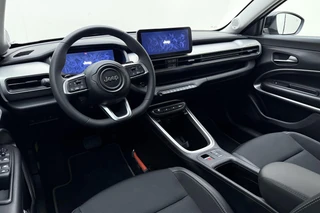 Jeep Avenger 1.2 e-Hybrid 110pk Automaat Summit | Navigatie | Achteruitrijcamera | Adapt. Cruise control | Climate control | Elektrische achterklep | Keyless | 18" Lichtmetalen velgen | 8 jaar garantie / 17