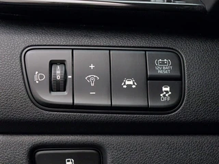 Kia Niro 1.6 GDi Hybrid DynamicLine | Trekhaak | All-seasonsbanden | Navigatie / 22