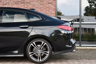 BMW 2 Serie Gran Coupé 218i M-Sport  Shadowline Trekhaak 18inch Live-cockpit Sfeerverlichting / 45