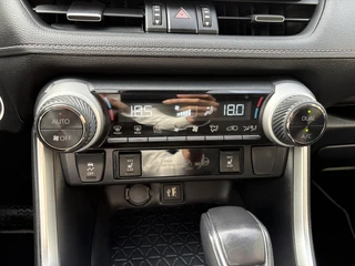 Toyota RAV4 2.5 Hybrid AWD Dynamic TREKHAAK ALL-SEASON STOELVERW PARK-SENSOREN CAMERA APPLE/ANDROID LM-VELGEN DAB+ AD-CRUISE / 20