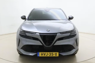 Alfa Romeo Junior 1.2 Turbo 145pk Hybrid Automaat Ibrida Speciale | Navigatie | Adapt. Cruise control | Climate control | Elektrische achterklep | Keyless | LED Matrix koplampen | 18" Lichtmetalen velgen / 7