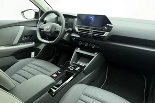 Citroen C4 1.2 Hybrid 145pk Collection Verwarmde Voorruit l Stoelverwarming l Full-LED l TomTom Navigatie l Wireless Apple Carplay & Android Auto l Camera l Parkeersensoren l Lichtmetalen Velgen l Climate Control l Adaptive Cruise Control / 16