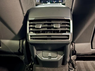 Lynk & Co 01 1.5 / pano / navi / camera / Infinity / memory / elec klep / Apple carplay / 27