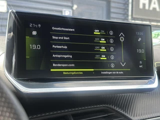 Peugeot 2008 1.2 PureTech 130PK GT | Cruise Control | Climate Control | Apple Carplay/Android Auto | Navigatie | Full LED | Parkeercamera/-sensoren | Keyless Entry/Start | Sfeerverlichting | DAB | Dealer onderhouden | / 21