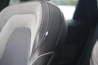 Volvo XC60 T6 Recharge AWD R-Design | Trekhaak | Parkeercamera |Panoramadak | Longe Range | Keyless / 23