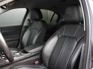 Alfa Romeo Giulia 2.2 / 27