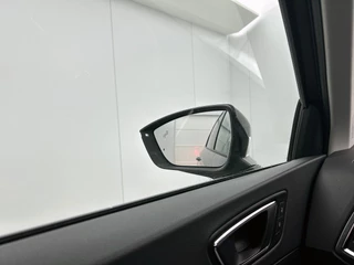 Seat Ateca 1.5 TSI Style Business Intense | Adaptive cruise | Navigatie | Parkeersensoren voor & achter | Camera | NAP | Trekhaak / 26