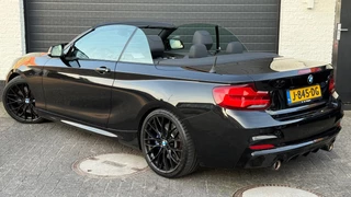 BMW 2-serie Cabrio M240i| M Performance | ACC | Harman Kardon | High Executive / 17