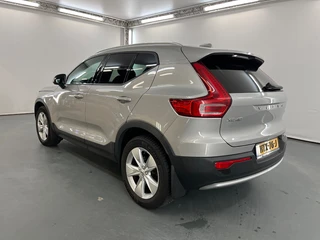 Volvo XC40 2.0 B4 Plus Dark / 5