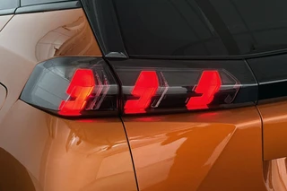 Peugeot e-2008 EV Allure Pack 50 kWh Stoelverwarming Camera Apple CarPlay / 20