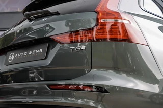 Volvo V60 T8 AWD Plus Dark / 25