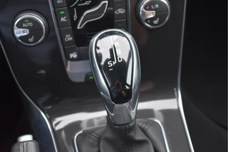 Volvo V40 1.5 T2 Polar  | NL-Auto | Historie | Standkachel | Stoelverwarming | Nav | Sfeerverl. | Full LED | Zeer netjes / 52