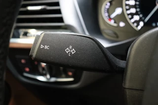 BMW X3 xDrive20i High Executive xLine Automaat  / Navigatiesysteem Professional / Panoramadak / Trekhaak / Leder / Parkeersensoren voor+achter / 19 Inch / Sportstoelen / LED / Stoelverwarming / Climate Control / 33