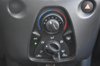 Toyota Aygo 1.0 VVT-i x-fun 100% Dealer onderhouden | 5-Deurs | Airco | 12 mnd BOVAG garantie | Whatsapp 06-53188999 / 9