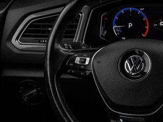 Volkswagen T-Roc 1.5 TSI 150 PK DSG Style IQ.DRIVE | Trekhaak | Virtual Cockpit | LED | ACC | Camera | Dodehoekdetectie | Stoel-/Stuurverwarming | Navigatie | Apple CarPlay/Android Auto | 18" / 17