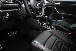 Volkswagen T-Roc 2.0 TSI 4Motion R | PANORAMADAK | BEATS | AKRAPOVIC UITLAAT | CAMERA | TREKHAAK / 33