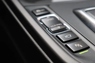 BMW 3 Serie Gran Turismo 335i xDrive High Executive M Sport Pakket Automaat  / Navigatiesysteem Professional / Panoramadak / Trekhaak / Leder / Innovatiepakket / 18 Inch / Shadow Line / Active Cruise Control met Stop en Go-functie / Stoelverwarming / Climate Control / Xenon / Extra Getint Glas / 32