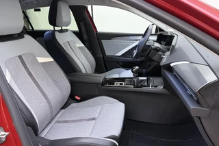 Opel Astra 1.2 Business Elegance 130pk | Navigatie | Climate Control | Stoel-Stuur-Voorruitverwarming | LED Verlichting | Camera | AGR Comfortstoel | Apple Carplay - Android Auto / 8