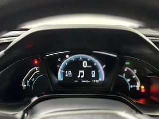Honda Civic 1.0 i-VTEC Executive|PANO|KEYLESS|LANE ASSIST / 31