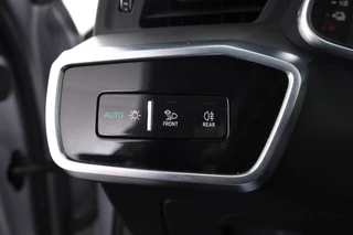 Audi A6 Avant 55 TFSI e quattro Competition S-line  262pk, zwarte hemel s-line stuur climate, / 24
