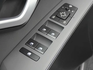 Kia Niro 1.6 GDi Hybrid DynamicLine  - Demo - Adaptieve cruise control - Navigatie - Keyless entry - Apple Carplay/Android Auto - Achteruitrijcamera - Parkeersensoren voor en achter - Fabrieksgarantie t/m 2033 / 20